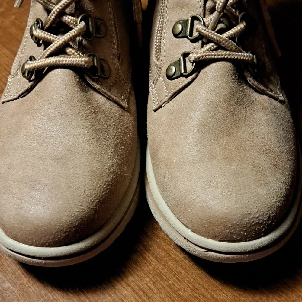 FLASH SALE Cliffs boots6.5 but fit more like 6 Khols - Picture 3 of 8